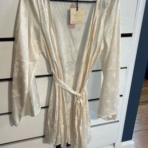 Dress Forum Ivory Floral Satin Robe